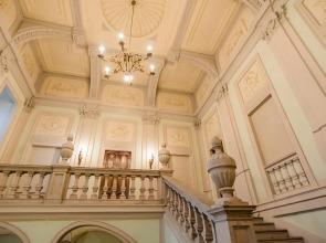 Royal Palace Luxury Suites & Hotel