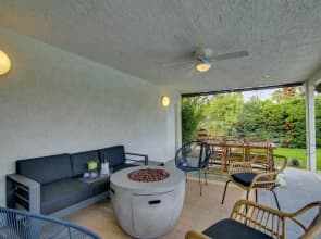 Covered Patio, Pool & Games: Home in Palm Springs