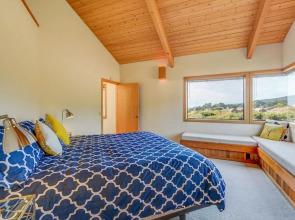 Take in the Pacific Fantasea w/ Hot Tub!