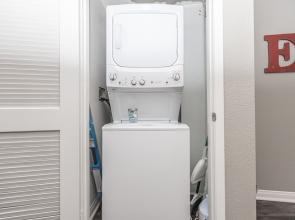 King Beds Apt by SeaWorld. Pool, Hot Tub, Gym