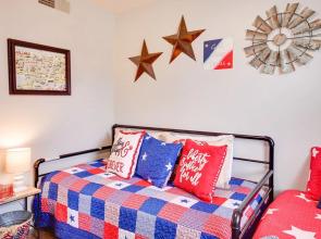 Pet-friendly Vacation Rental w/ Yard in Canyon