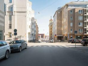 Modern 1BR Apartment with Balcony