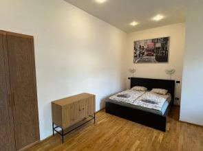 Studio - Sleeps 2 -smoking on Balcony - Pets -wifi