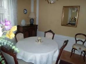 Charming Moulin Rouge Studio