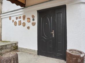 Apartments Happiness live in the center of Sevastopol on the street Bolshaya Morskaya, 41