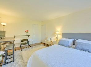 Cozy Bay Shore Condo Near Museums & Outdoor Rec!