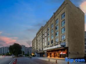 Jincheng Four Seasons Hotel (Zunyi Conference Site Yinhe Road)