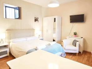 Conde Central Courtyard by Valcambre