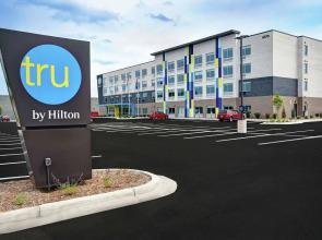 Tru by Hilton Grand Rapids Airport
