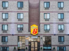 Super 8 by Wyndham Brooklyn / Park Slope Hotel