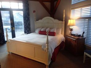 Boston Yacht Haven Inn & Marina