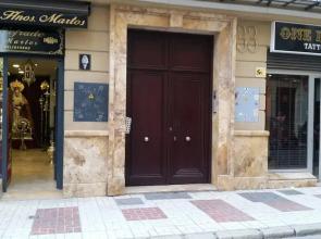 Calle Carretería & Pool