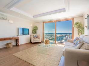 Puerto Banus first line with sea and Marina views