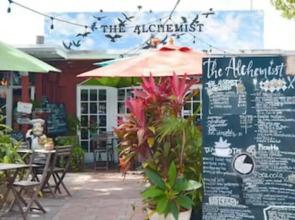 Studio Near Airport Seaport Restaurants