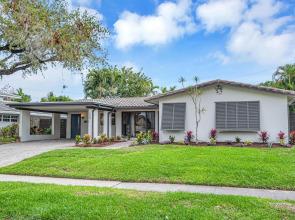 Boho Chic | Heated Pool | Walk To Beach | Escapism at its finest | Coconut Key
