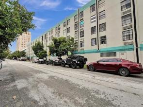 Ocean Dr 1BR Miami Beach Getaway