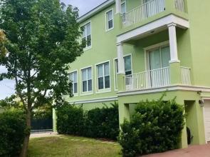 Prestigious 4 BR Getaway - Coronas Verde