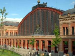 ATOCHA FRIDA HOUSE, Stylish apartment summer swimming pool close metro