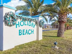 Just Chillin 4 Bedroom Home by RedAwning