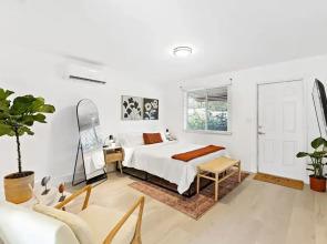 Lovely Rental Unit With Free Parking on Premises