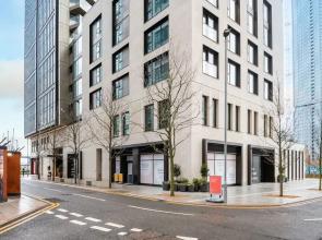 Deluxe two Bedroom Apartment in London s Canary Wharf