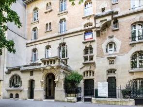 Gorgeous 3 Bedroom Apartment at Eiffel Tower