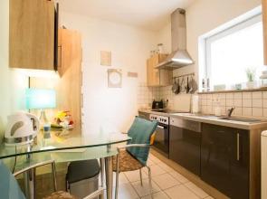 ZV2001 Private Apartments & Rooms near Exhibition Ground (room agency)