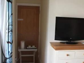 Self-Contained Luxury En Suite Room