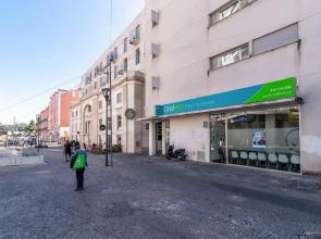 Gorgeous Apartment in Alges With Stunning Rooftop Pool