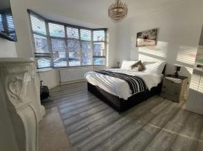 Grand Exclusive 2 Bed Apartment - London