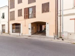 Airport & Station Flat - Private Parking