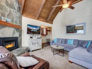 Cold Creek Chalet - Hot tub & Movie Room