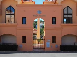 Stunning 2 Bedroom Apartment 500m to Luz Beach