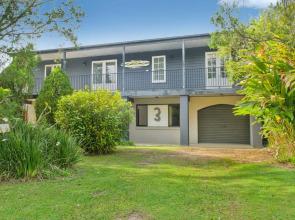 BONNY BEACH HOUSE - Holiday Accomodation with Pool