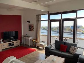 Comfy Holiday Home With a Private Jetty, in Lemmer