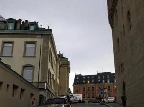 HSH Barre 6 - City Apartment next Cathedral Lausanne