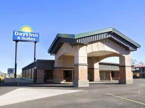 Days Inn & Suites by Wyndham Trinidad