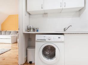 Cosy High Floor Studio Greek Street Soho