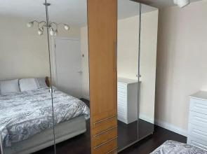 Inviting Apartment in Hayes With Garden & Parking