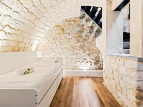 Souplex With Terrace in Rue de Faubourg