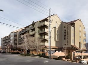Cambria - Comfortable Plaza Apts with Free Parking by Zencity