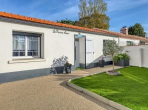 House With 2 Bedrooms In Lepine With Enclosed Garden 700 M From The Beach