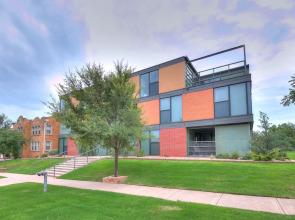Jolly Ollie - Ultra Modern OKC Loft - Sleeps 4