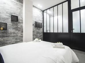 Dreamyflat - facing the Louvre