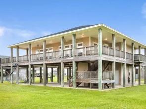 My Favorite Beach House 3 Bedroom Home by RedAwning