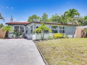 Ft Lauderdale Getaway w/ Yard ~ 4 Mi to Beach!