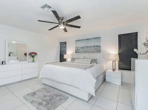 Fox Island Heated Spa - Downtown & Beach