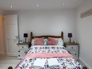 Newly Refurbished 2 Bedroom Apartment In The Heart Of Greenwich