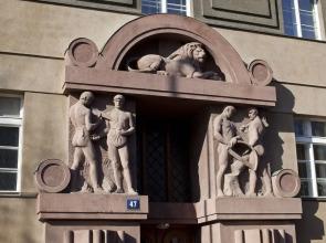 Spacious Treetop Apartment by easyBNB