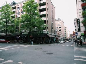 Spacious Downtown Apt with Balcony that Hosts 10